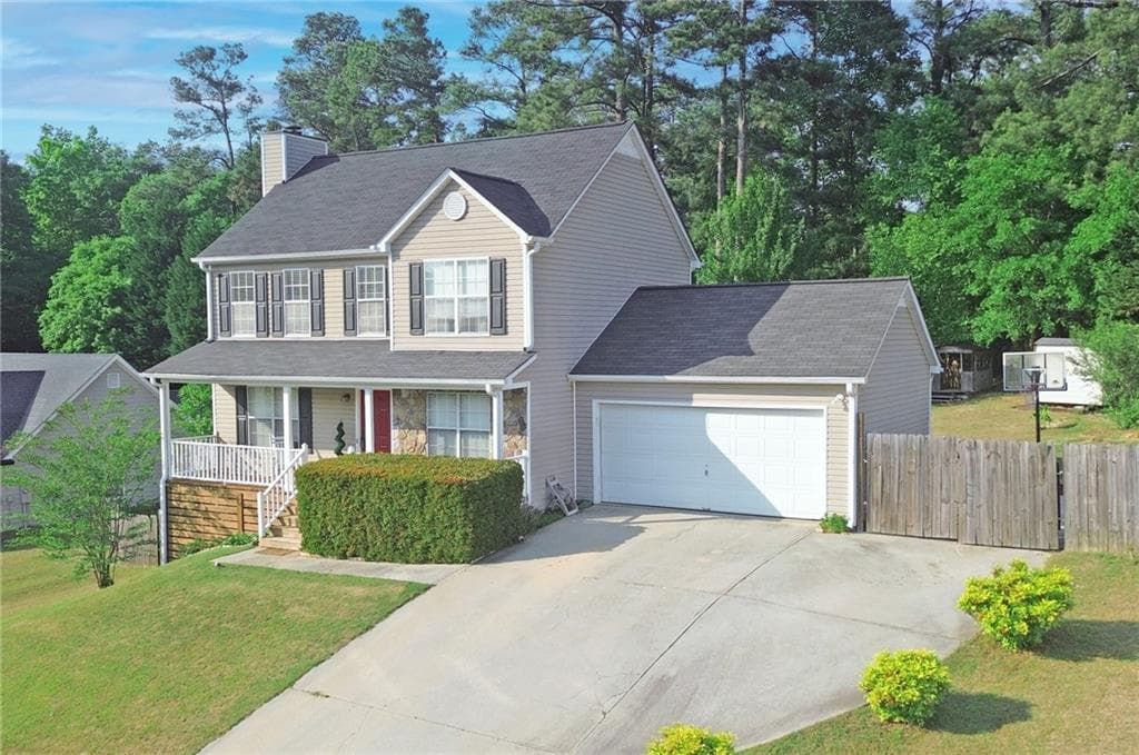 3 bedroom, 3 bathroom, 1,907 sq ft single family residence for sale at 3270 Spincaster Way, Loganville, GA 30052