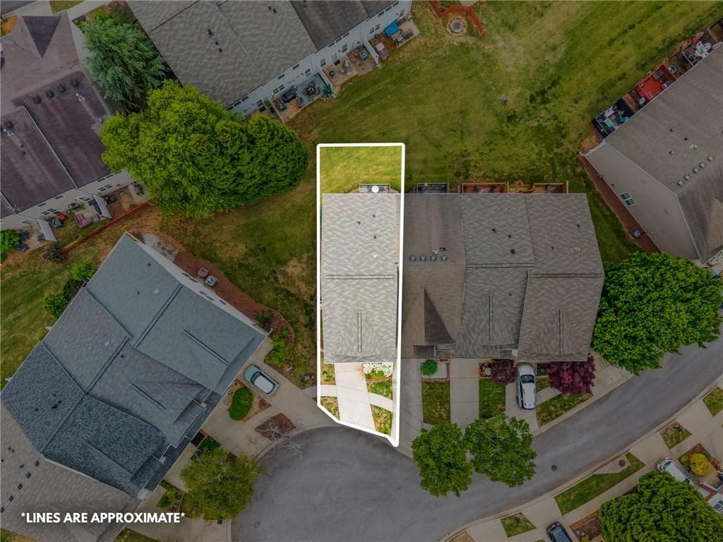 3 bedroom, 3 bathroom, 1,740 sq ft townhouse for sale at 4830 Zephyr Cove Place, Flowery Branch, GA 30542 — photo 2