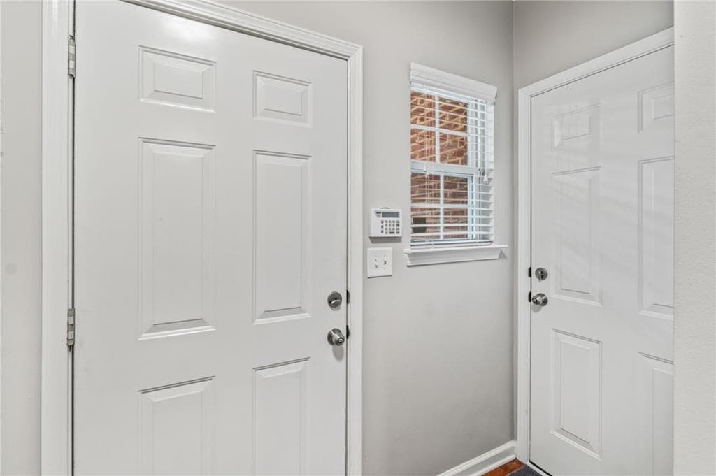3 bedroom, 3 bathroom, 1,740 sq ft townhouse for sale at 4830 Zephyr Cove Place, Flowery Branch, GA 30542 — photo 4