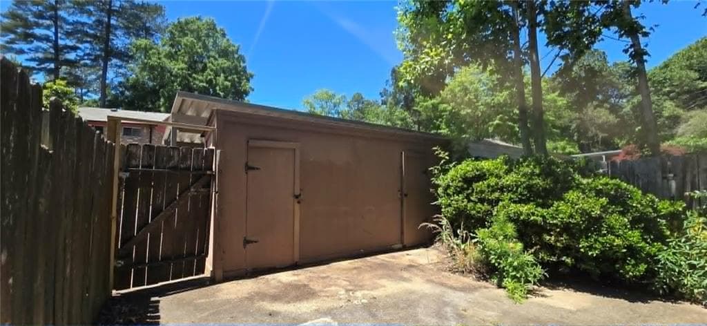 3 bedroom, 3 bathroom, 1,414 sq ft condominium for sale at 673 Garden Walk Drive, Stone Mountain, GA 30083 — photo 2