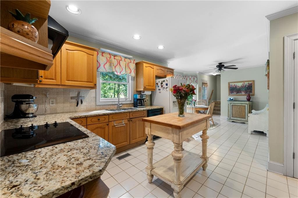 4 bedroom, 3 bathroom, 2,956 sq ft single family residence under contract at 24 Commerce Row, Cartersville, GA 30121 — photo 10