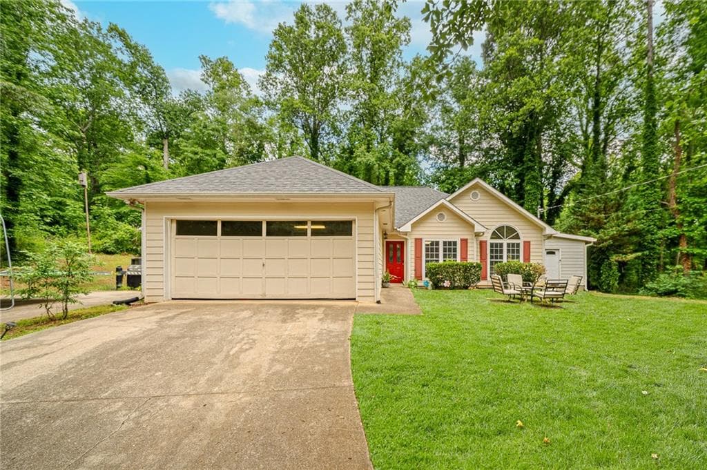 4 bedroom, 2 bathroom, 2,458 sq ft single family residence for sale at 2920 Ridge Court, Cumming, GA 30041 — photo 1 of 33