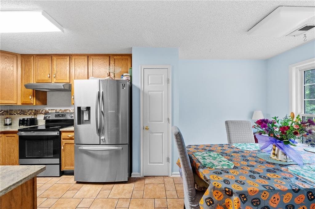 4 bedroom, 2 bathroom, 2,458 sq ft single family residence for sale at 2920 Ridge Court, Cumming, GA 30041 — photo 7