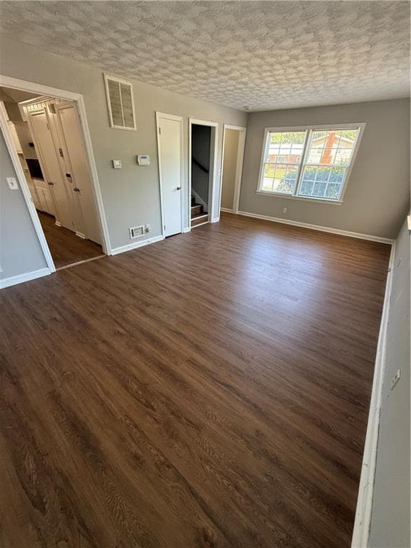 4 bedroom, 2 bathroom, 1,715 sq ft single family residence for sale at 2120 Milano Drive, Columbus, GA 31903 — photo 4
