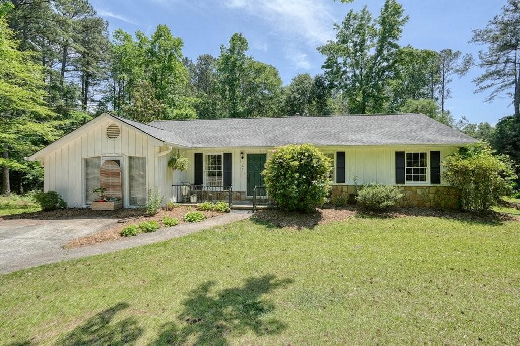 4 bedroom, 2 bathroom, 1,480 sq ft single family residence for sale at 367 Bradshaw Lane, Canton, GA 30115 — photo 2