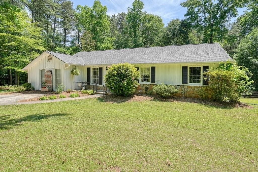 4 bedroom, 2 bathroom, 1,480 sq ft single family residence for sale at 367 Bradshaw Lane, Canton, GA 30115 — photo 3