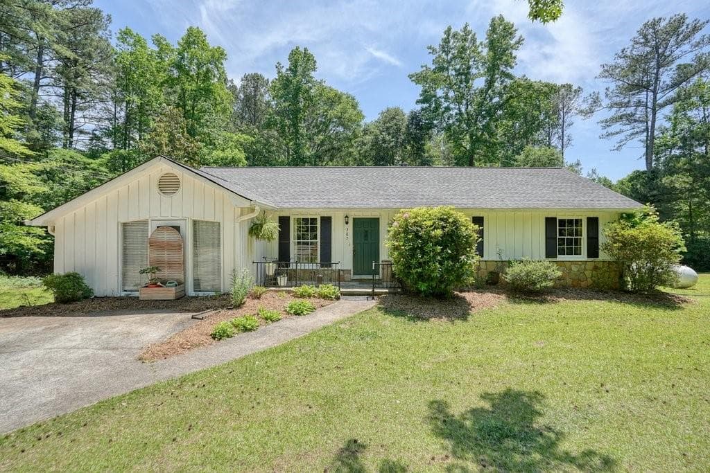 4 bedroom, 2 bathroom, 1,480 sq ft single family residence for sale at 367 Bradshaw Lane, Canton, GA 30115 — photo 4
