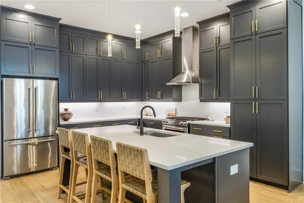 4 bedroom, 3 bathroom, 2,500 sq ft single family residence under contract at 1968 Westside Boulevard, Atlanta, GA 30318 — photo 3