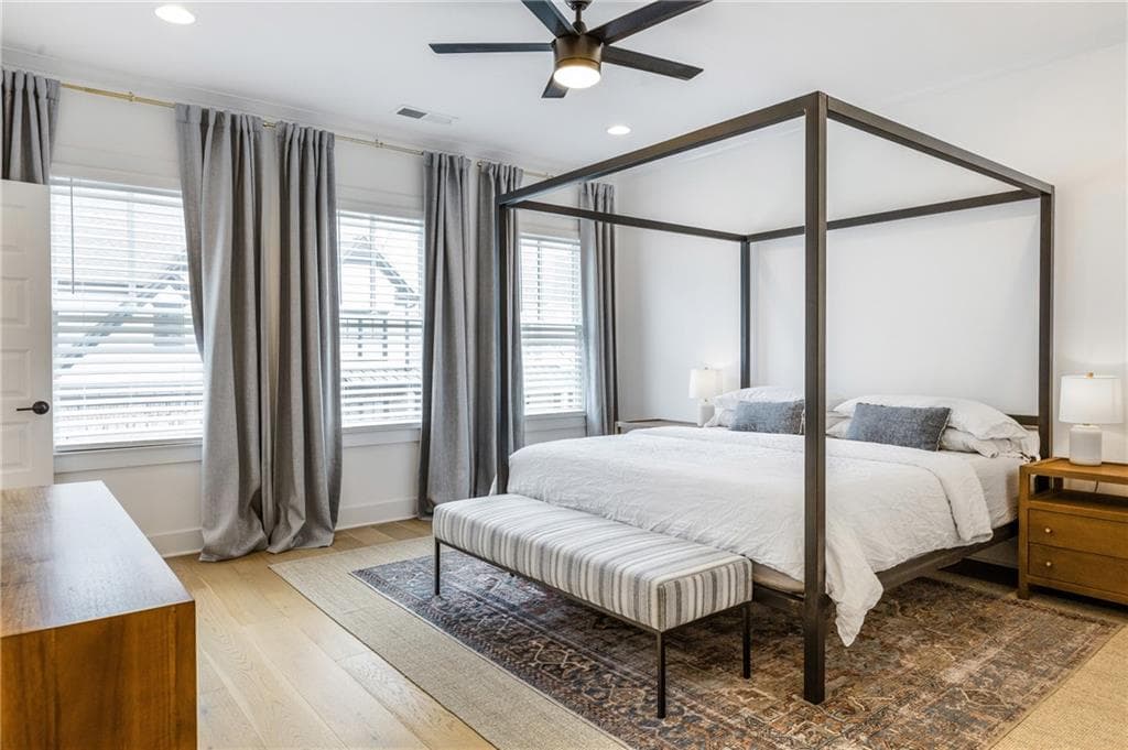4 bedroom, 3 bathroom, 2,500 sq ft single family residence under contract at 1968 Westside Boulevard, Atlanta, GA 30318 — photo 4
