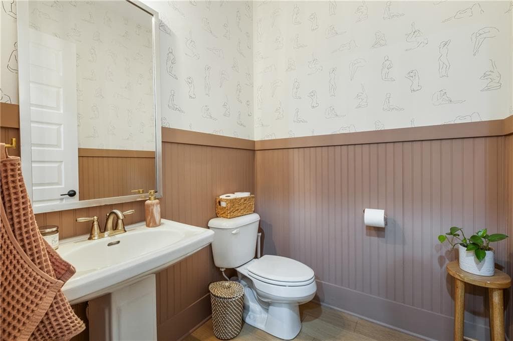 4 bedroom, 3 bathroom, 2,500 sq ft single family residence under contract at 1968 Westside Boulevard, Atlanta, GA 30318 — photo 8