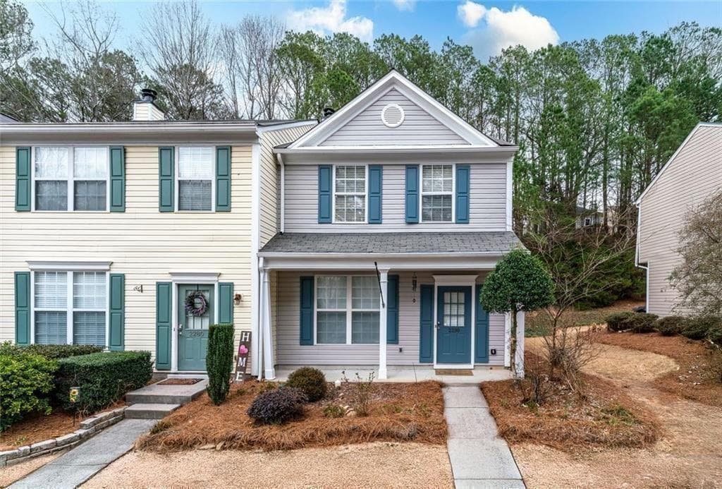2 bedroom, 3 bathroom, 1,218 sq ft townhouse for sale at 2290 Whitestone Place, Alpharetta, GA 30005 — photo 1 of 15