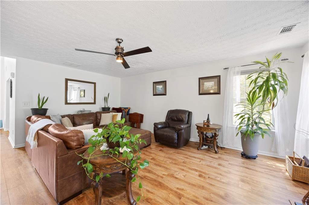 4 bedroom, 3 bathroom, 2,998 sq ft single family residence for sale at 4041 Oak Crossing Drive, Suwanee, GA 30024 — photo 5