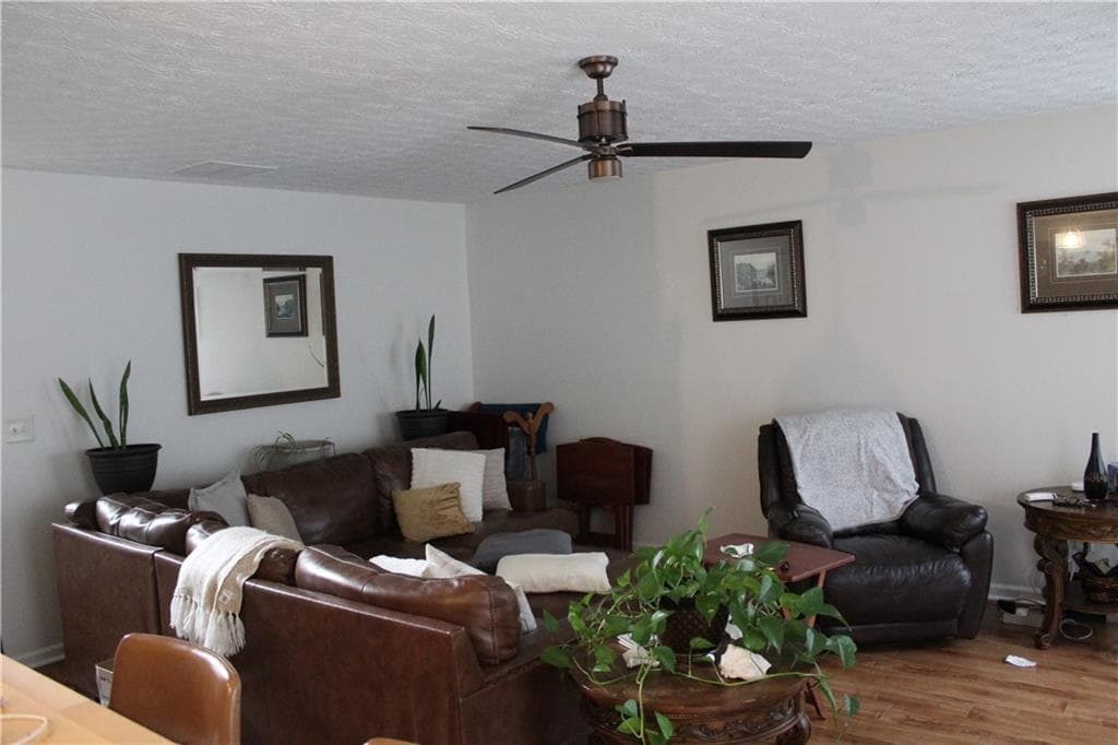 4 bedroom, 3 bathroom, 2,998 sq ft single family residence for sale at 4041 Oak Crossing Drive, Suwanee, GA 30024 — photo 7