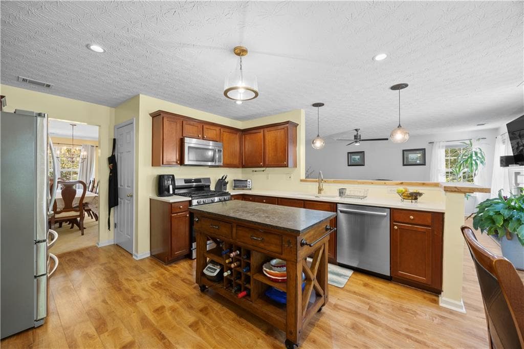 4 bedroom, 3 bathroom, 2,998 sq ft single family residence for sale at 4041 Oak Crossing Drive, Suwanee, GA 30024 — photo 10