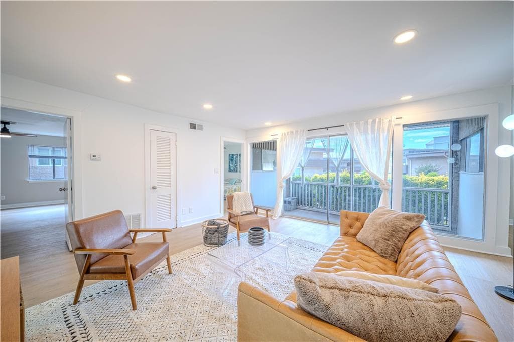 2 bedroom, 2 bathroom, 1,152 sq ft condominium for sale at 346 Carpenter Drive 17, Atlanta, GA 30328 — photo 3