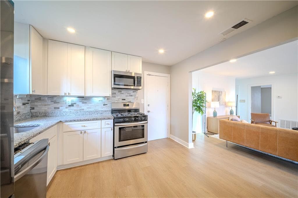 2 bedroom, 2 bathroom, 1,152 sq ft condominium for sale at 346 Carpenter Drive 17, Atlanta, GA 30328 — photo 5