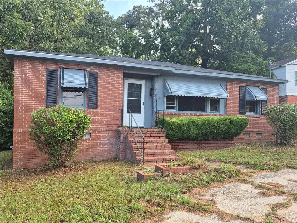 2 bedroom, 1 bathroom, 1,139 sq ft single family residence for sale at 4 Lambert Drive, Columbus, GA 31903