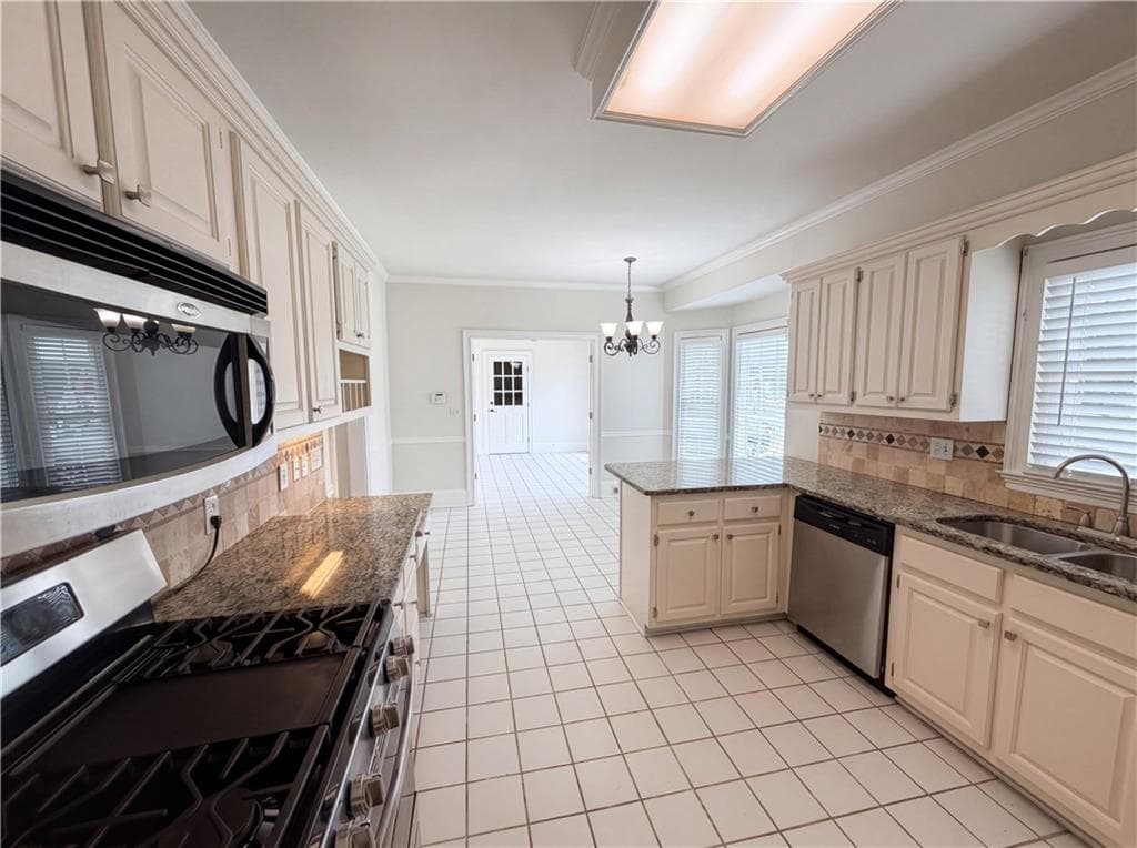 4 bedroom, 4 bathroom, 2,868 sq ft single family residence for sale at 4342 Trotters Way Drive, Snellville, GA 30039 — photo 7