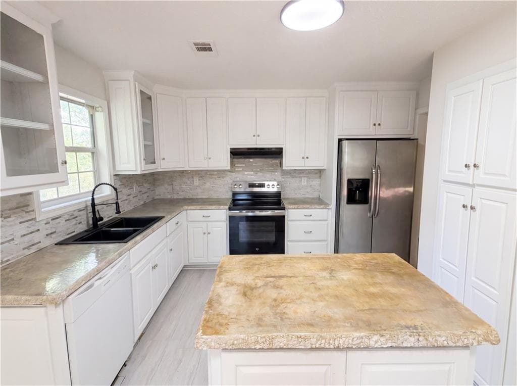 3 bedroom, 2 bathroom, 1,530 sq ft single family residence for sale at 342 Newcastle Vista, Mcdonough, GA 30253 — photo 2