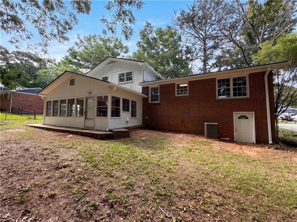 4 bedroom, 3 bathroom, 2,138 sq ft single family residence under contract at 1938 Surrey Trail, Conyers, GA 30013 — photo 5