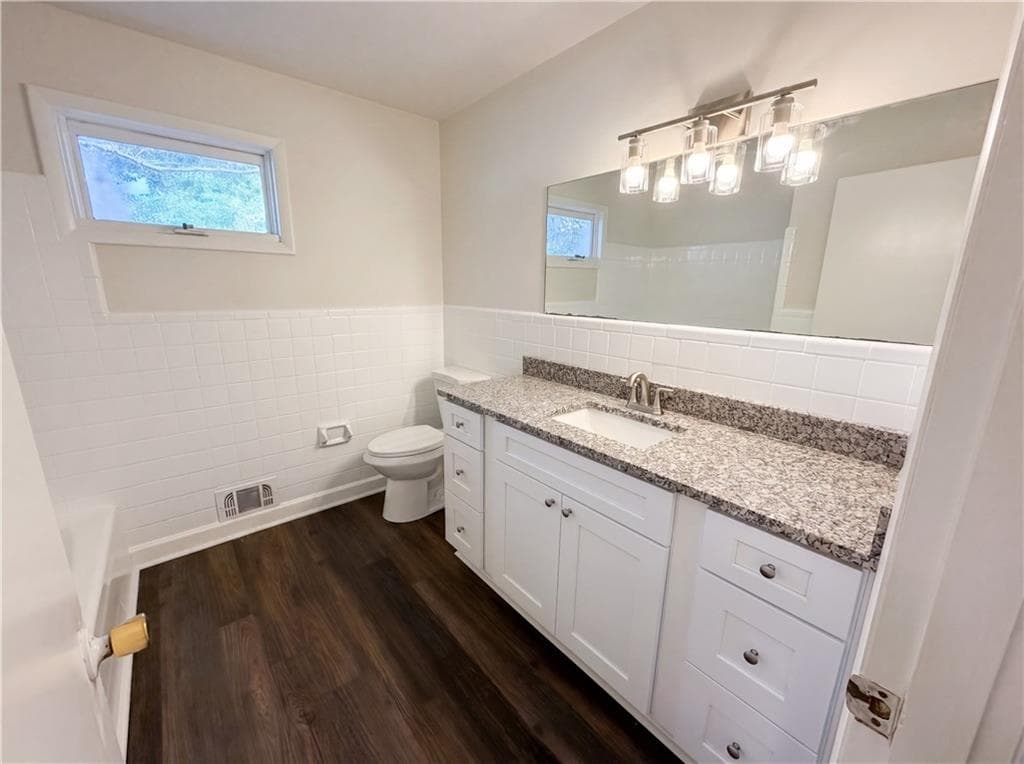 4 bedroom, 3 bathroom, 2,138 sq ft single family residence under contract at 1938 Surrey Trail, Conyers, GA 30013 — photo 6