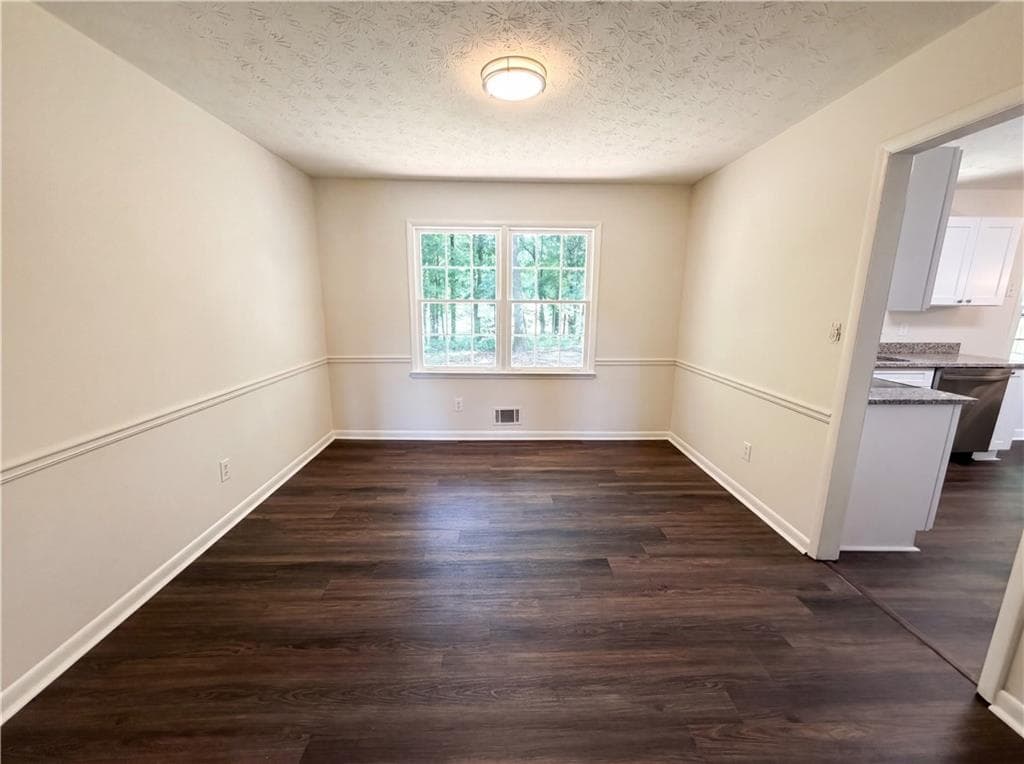 4 bedroom, 3 bathroom, 2,138 sq ft single family residence under contract at 1938 Surrey Trail, Conyers, GA 30013 — photo 7