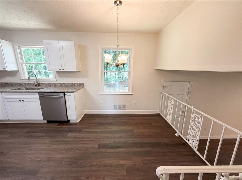4 bedroom, 3 bathroom, 2,138 sq ft single family residence under contract at 1938 Surrey Trail, Conyers, GA 30013 — photo 8