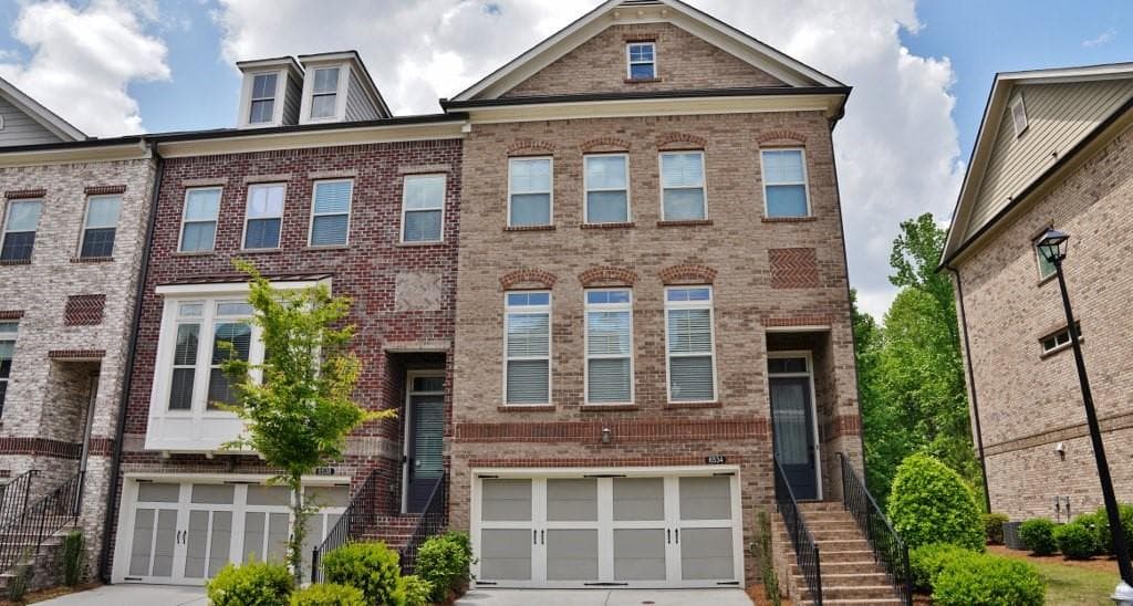 4 bedroom, 4 bathroom, 2,363 sq ft townhouse for sale at 6534 Marlowe Glen Way, Suwanee, GA 30024 — photo 2