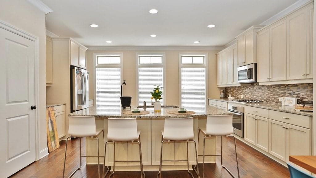 4 bedroom, 4 bathroom, 2,363 sq ft townhouse for sale at 6534 Marlowe Glen Way, Suwanee, GA 30024 — photo 8
