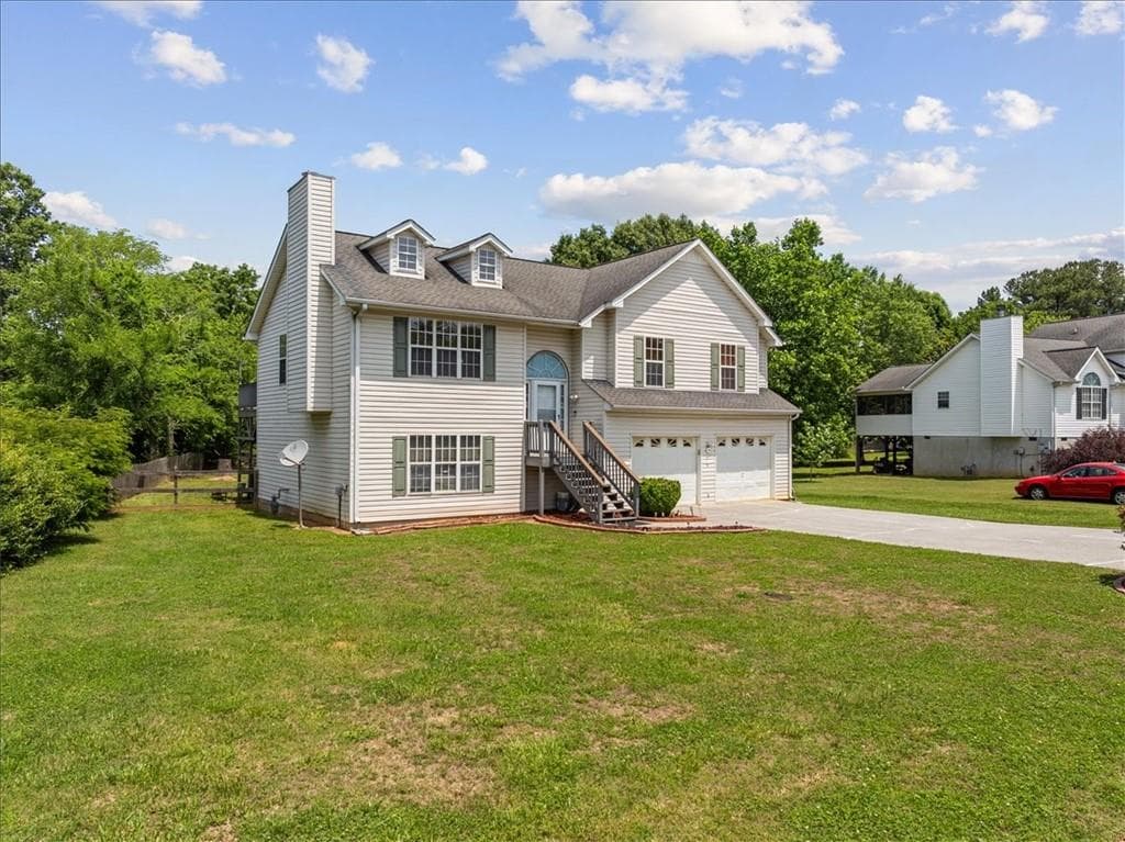 4 bedroom, 3 bathroom, 2,373 sq ft single family residence for sale at 143 Honeysuckle Drive, Calhoun, GA 30701 — photo 4