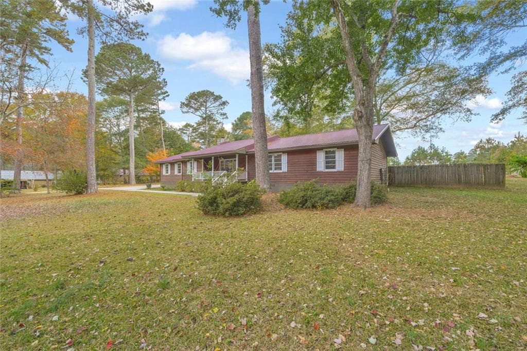 4 bedroom, 2 bathroom, 1,853 sq ft single family residence for sale at 1715 Beaverdam Road, Winterville, GA 30683 — photo 2