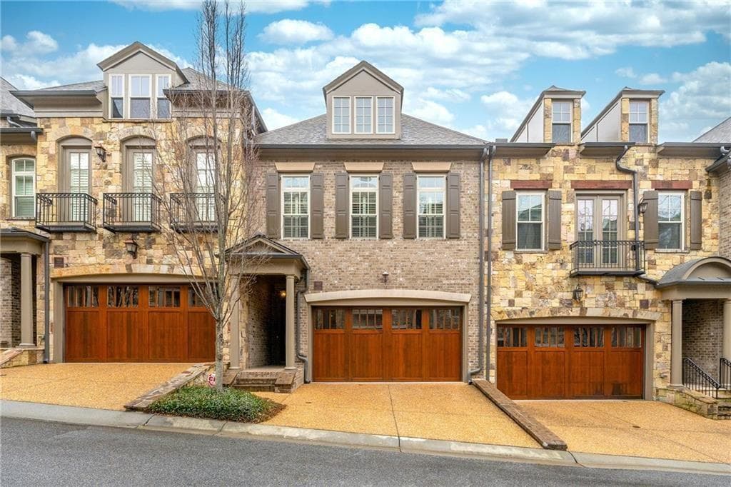 3 bedroom, 4 bathroom, 3,243 sq ft townhouse for rent at 3865 Paces Lookout Drive 18, Atlanta, GA 30339 for $4,500 a month — photo 2