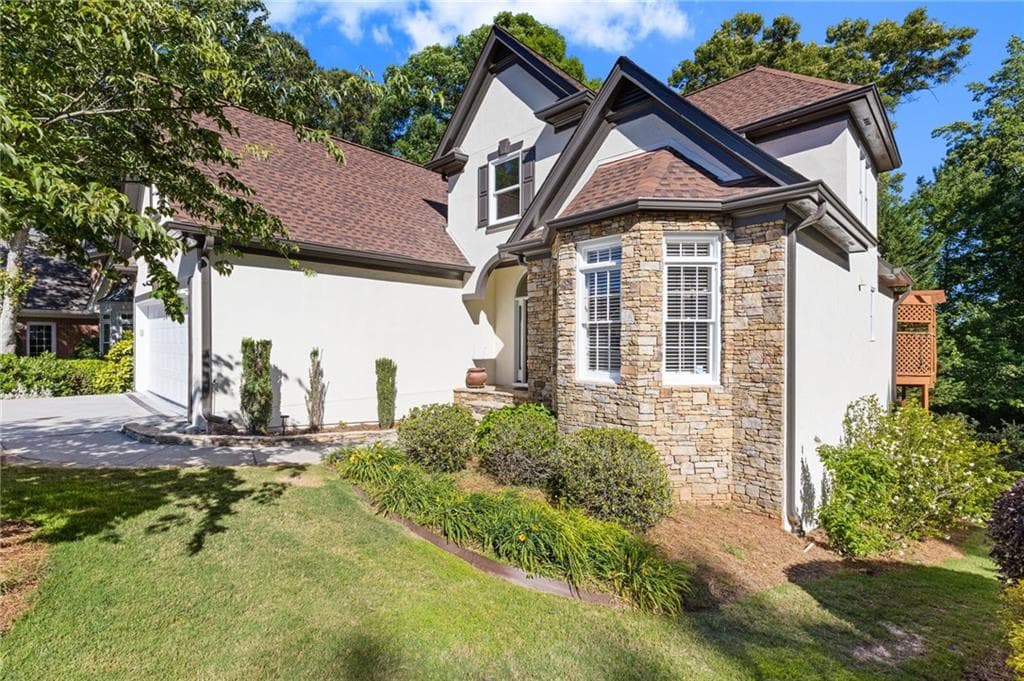 5 bedroom, 4 bathroom, 4,300 sq ft single family residence for sale at 264 Spalding Gates Drive, Atlanta, GA 30328 — photo 3