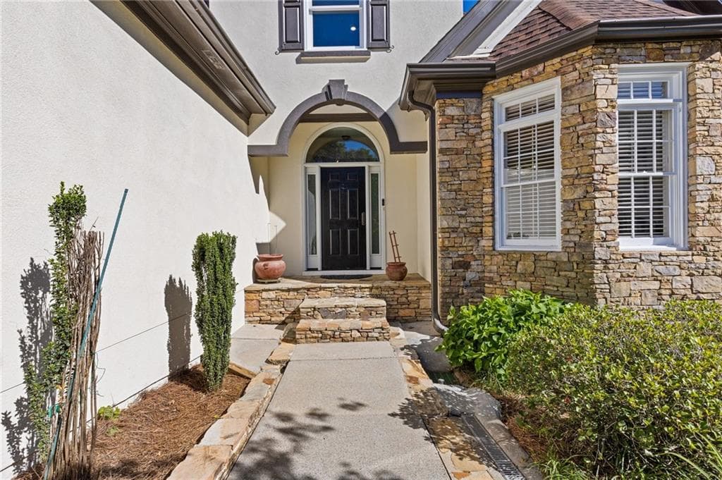 5 bedroom, 4 bathroom, 4,300 sq ft single family residence for sale at 264 Spalding Gates Drive, Atlanta, GA 30328 — photo 4
