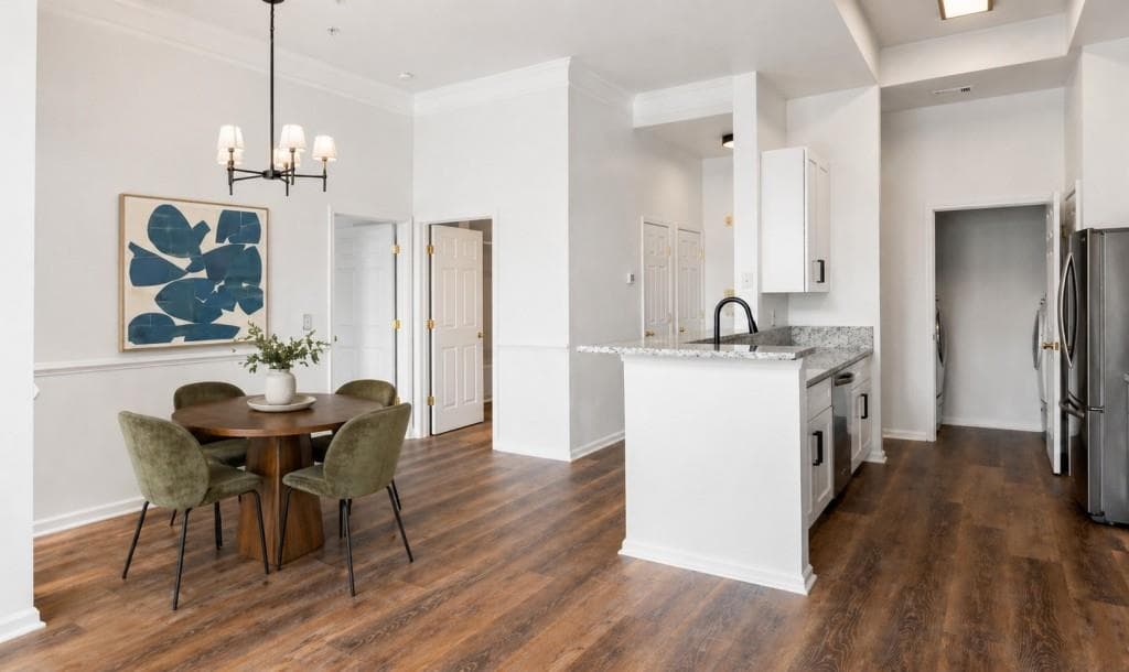 2 bedroom, 2 bathroom, 1,130 sq ft condominium for sale at 2700 Pine Tree Road 1317, Atlanta, GA 30324 — photo 5