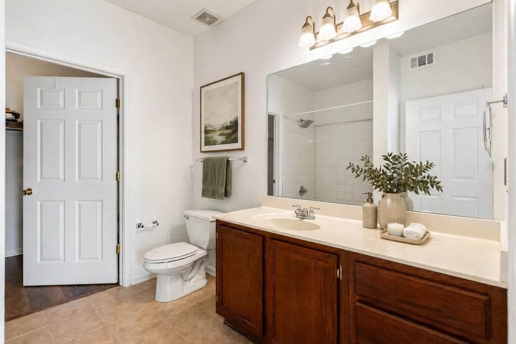 2 bedroom, 2 bathroom, 1,130 sq ft condominium for sale at 2700 Pine Tree Road 1317, Atlanta, GA 30324 — photo 8