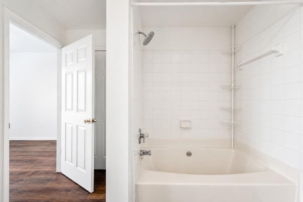 2 bedroom, 2 bathroom, 1,130 sq ft condominium for sale at 2700 Pine Tree Road 1317, Atlanta, GA 30324 — photo 9
