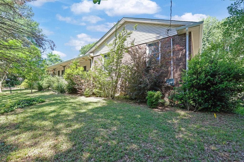 4 bedroom, 2 bathroom, 2,293 sq ft single family residence for sale at 650 Riverside Road, Roswell, GA 30075 — photo 3