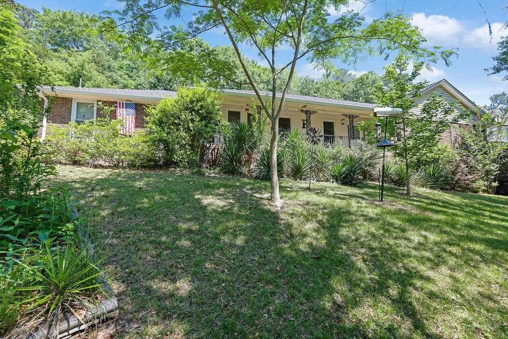 4 bedroom, 2 bathroom, 2,293 sq ft single family residence for sale at 650 Riverside Road, Roswell, GA 30075 — photo 1 of 36