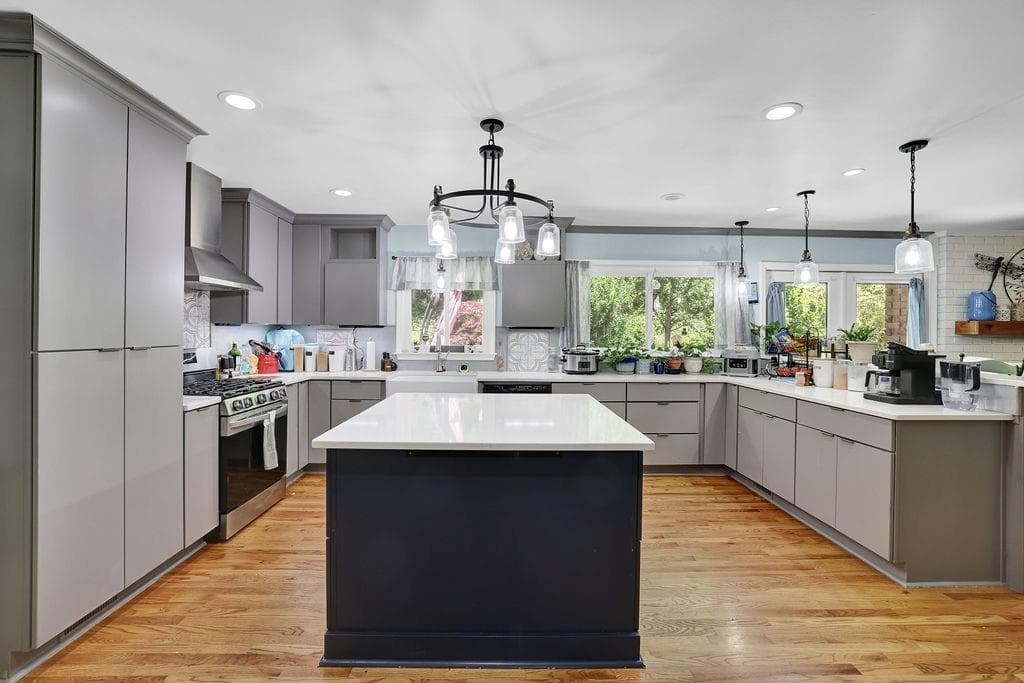 4 bedroom, 2 bathroom, 2,293 sq ft single family residence for sale at 650 Riverside Road, Roswell, GA 30075 — photo 7