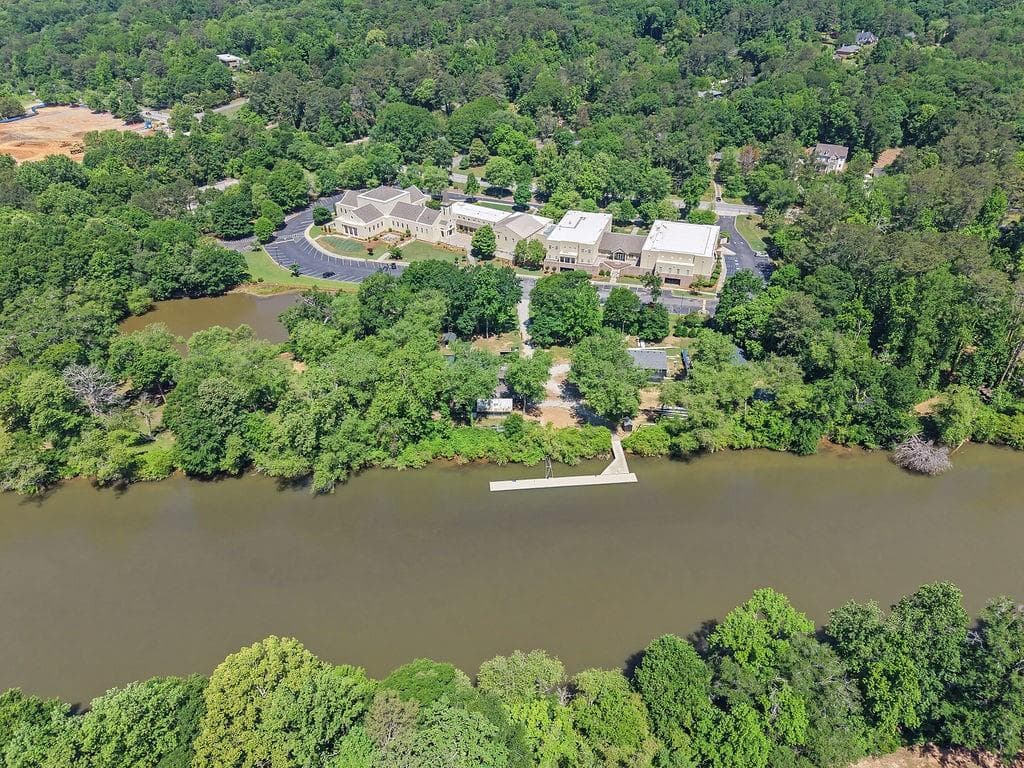 4 bedroom, 2 bathroom, 2,293 sq ft single family residence for sale at 650 Riverside Road, Roswell, GA 30075 — photo 5