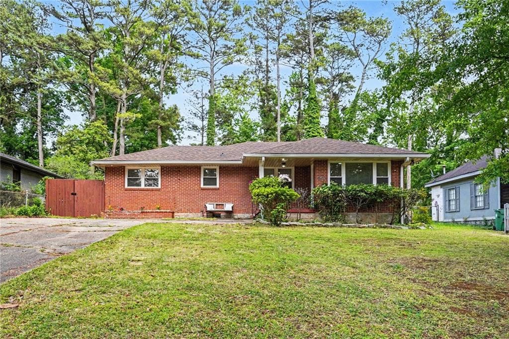 2 bedroom, 2 bathroom, 1,092 sq ft single family residence for sale at 1950 Glendale Drive, Decatur, GA 30032 — photo 2
