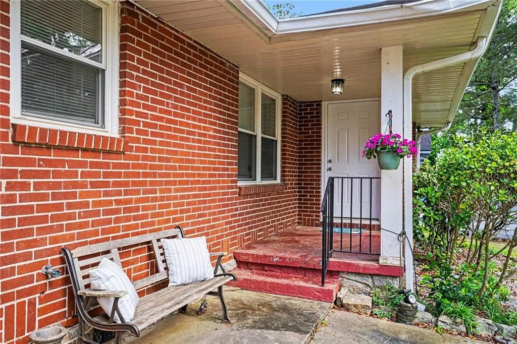 2 bedroom, 2 bathroom, 1,092 sq ft single family residence for sale at 1950 Glendale Drive, Decatur, GA 30032 — photo 3