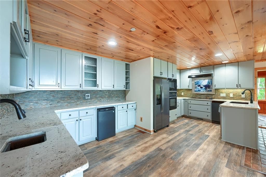 3 bedroom, 4 bathroom, 3,159 sq ft single family residence for sale at 275 Ridgeview Drive, Jasper, GA 30143 — photo 10