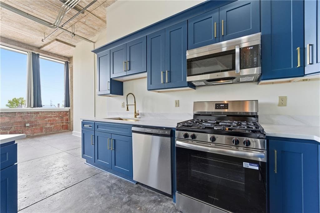 2 bedroom, 1 bathroom, 1,346 sq ft condominium for sale at 505 Whitehall Street 301, Atlanta, GA 30303 — photo 3