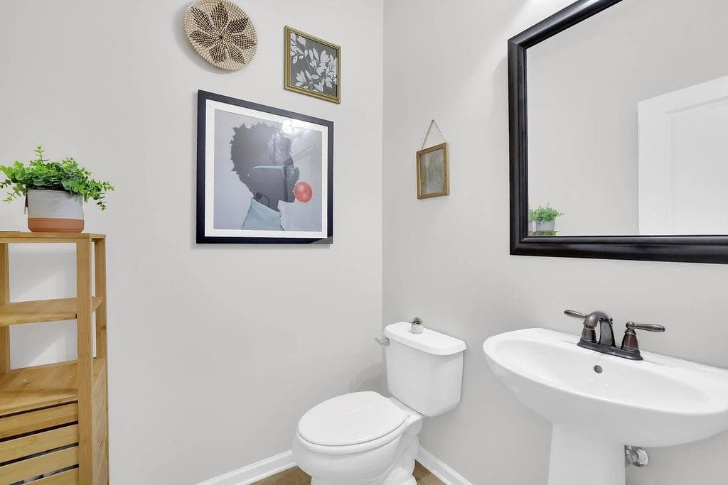 5 bedroom, 3 bathroom, 3,396 sq ft single family residence for sale at 4468 Wilkerson Place, Smyrna, GA 30082 — photo 6