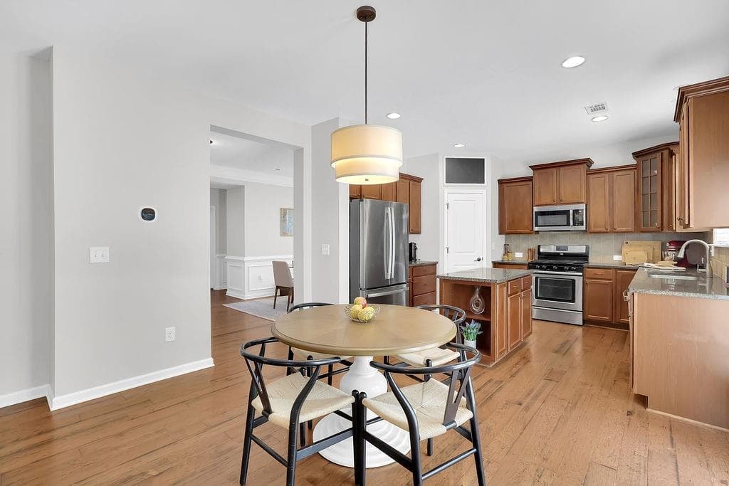 5 bedroom, 3 bathroom, 3,396 sq ft single family residence for sale at 4468 Wilkerson Place, Smyrna, GA 30082 — photo 9