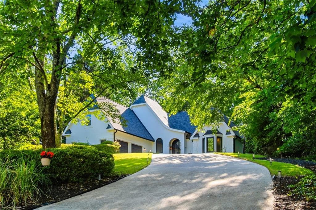 5 bedroom, 5 bathroom, 4,387 sq ft single family residence sold at 39 Plantation Drive, Atlanta, GA 30324
