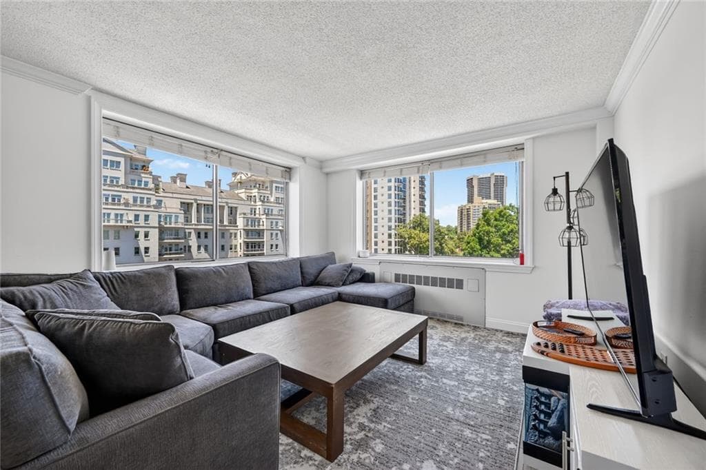 2 bedroom, 2 bathroom, 1,062 sq ft condominium for sale at 2479 Peachtree Road 816, Atlanta, GA 30305 — photo 5