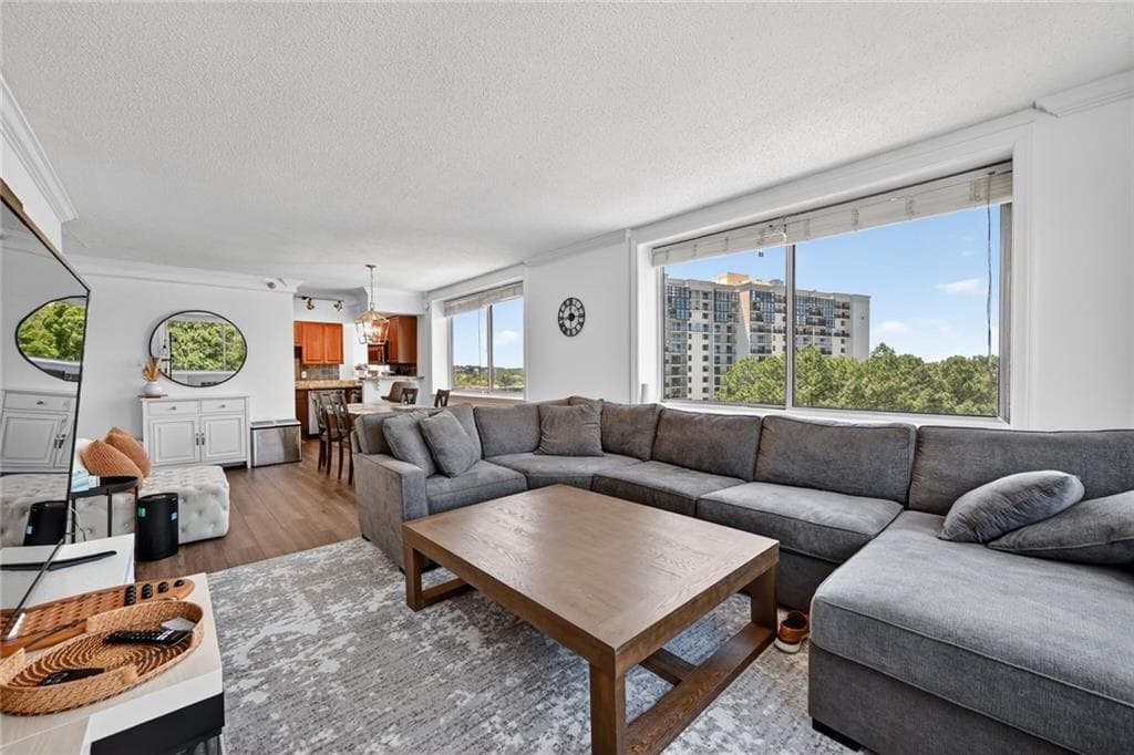 2 bedroom, 2 bathroom, 1,062 sq ft condominium for sale at 2479 Peachtree Road 816, Atlanta, GA 30305 — photo 3